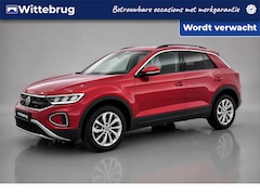 Volkswagen T-Roc - 1.0 TSI Life / DIgitaal dashboard / App connect / Parkeersensoren V+A / All season banden