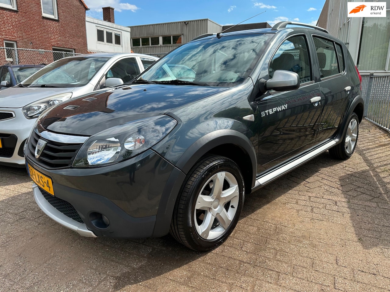 Dacia Sandero Stepway - 1.6 * AIRCO * LMV * - AutoWereld.nl