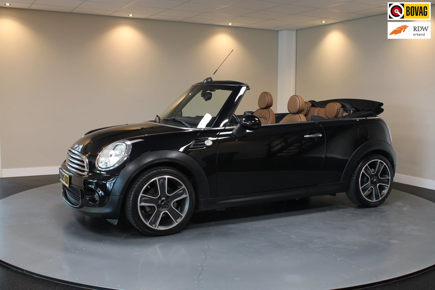 MINI Cabrio - 1.6 Cooper *Prachtig interieur!* Leer|Stoelverw.|Navi|Cruise|Climate|PDC|Sfeerverlichting - AutoWereld.nl