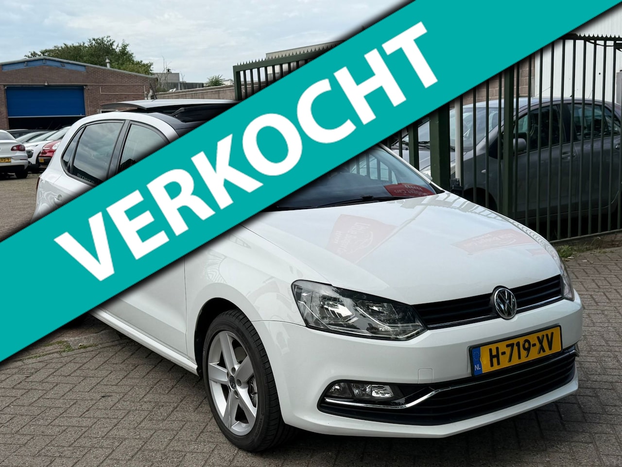Volkswagen Polo - 1.2 TSI Comfortline Automaat panorama dak elektrische ramen cv op afs cruis control - AutoWereld.nl