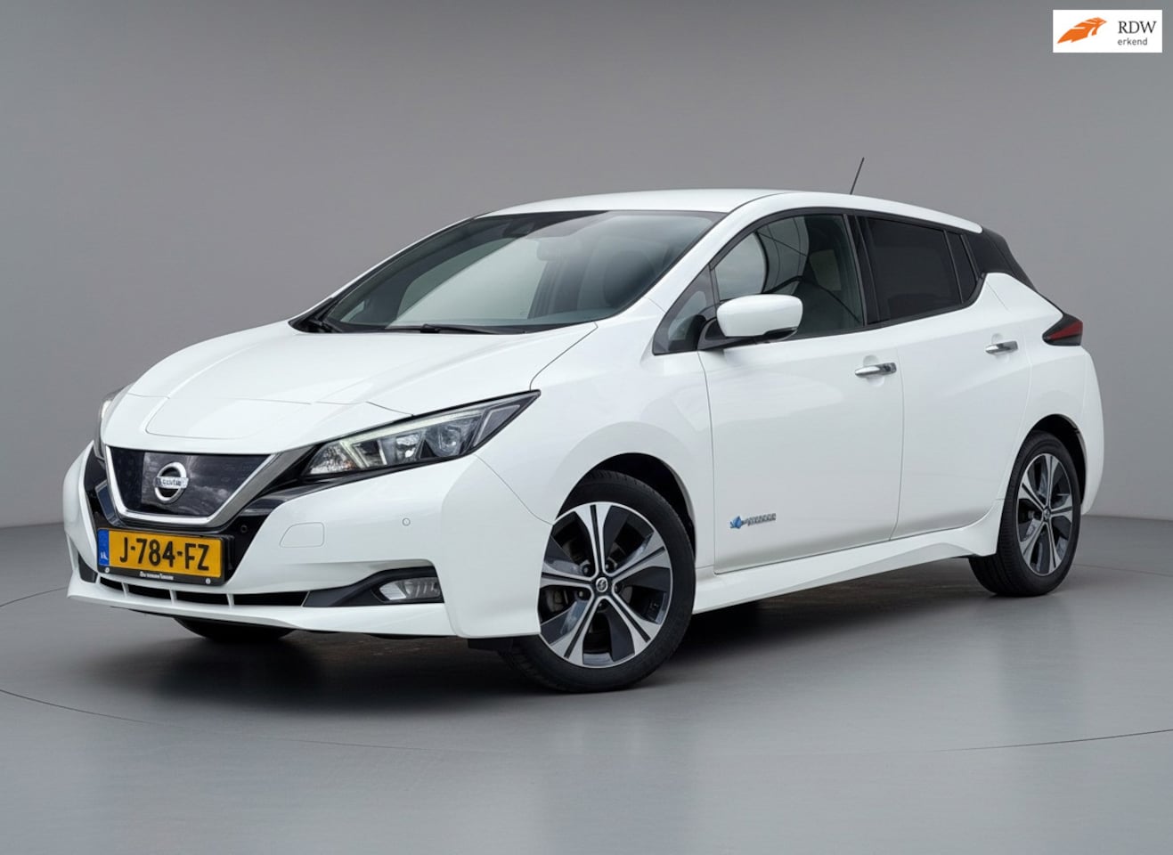 Nissan LEAF - N-Connecta 40 kWh|Stoel/stuur verwarming|360-Camera|Dodehoek-detectie|Keyless - AutoWereld.nl