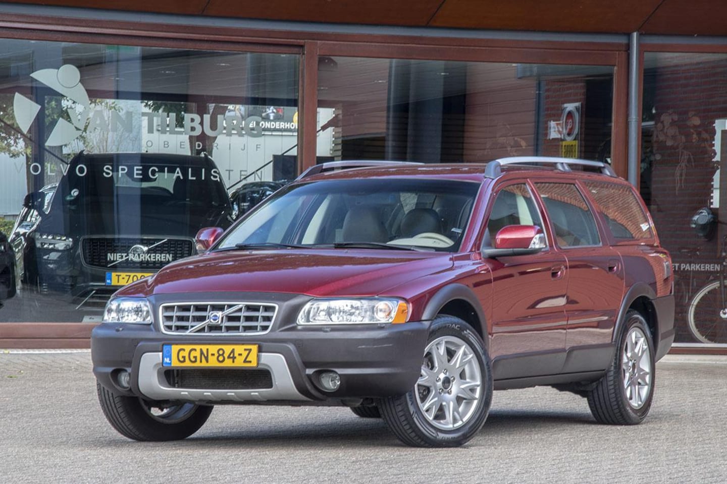 Volvo XC70 - 2.5 T Momentum 2.5 T MOMENTUM - AutoWereld.nl