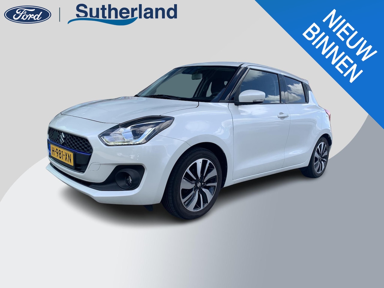 Suzuki Swift - 1.2 Stijl Smart Hybrid | Trekhaak | Stoelverwarming | Climate Control | Camera | Lichtmeta - AutoWereld.nl