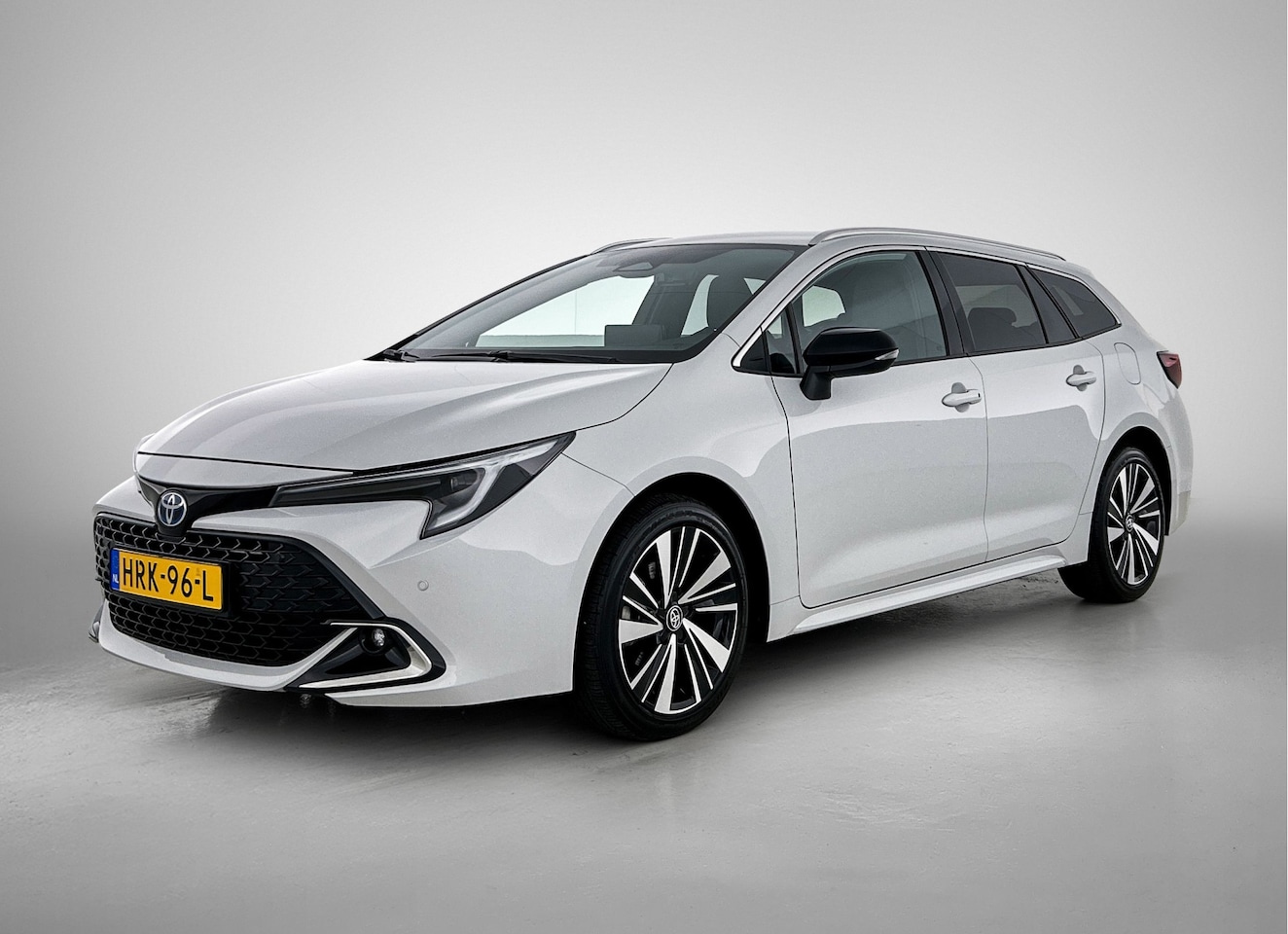 Toyota Corolla Touring Sports - Hybrid 140 Dynamic Dynamic Grey metallic - AutoWereld.nl