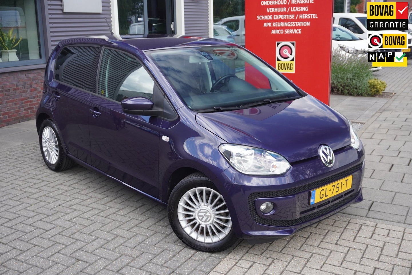 Volkswagen Up! - 1.0 high up! BlueMotion / Cruise control / Bluetooth / Navi / Bear lock - AutoWereld.nl