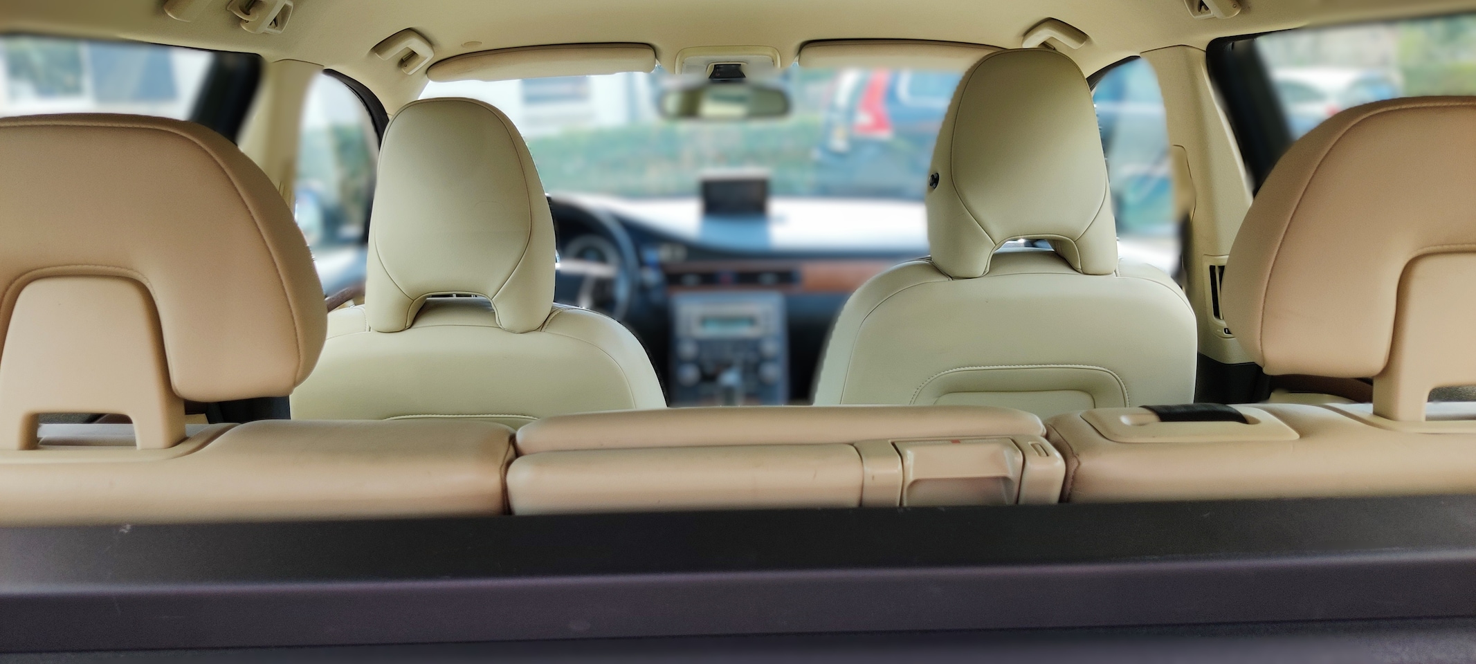 Volvo V70 - 2.0T Summum Lederen bekleding, airco, cruise control.