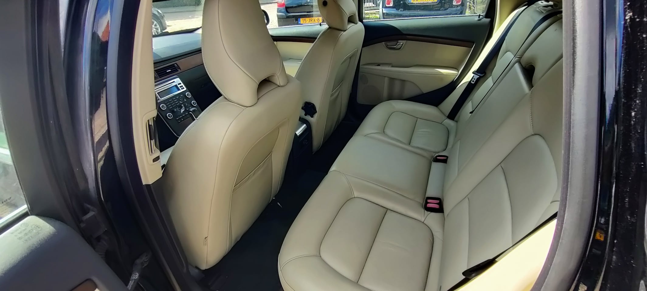 Volvo V70 - 2.0T Summum Lederen bekleding, airco, cruise control.