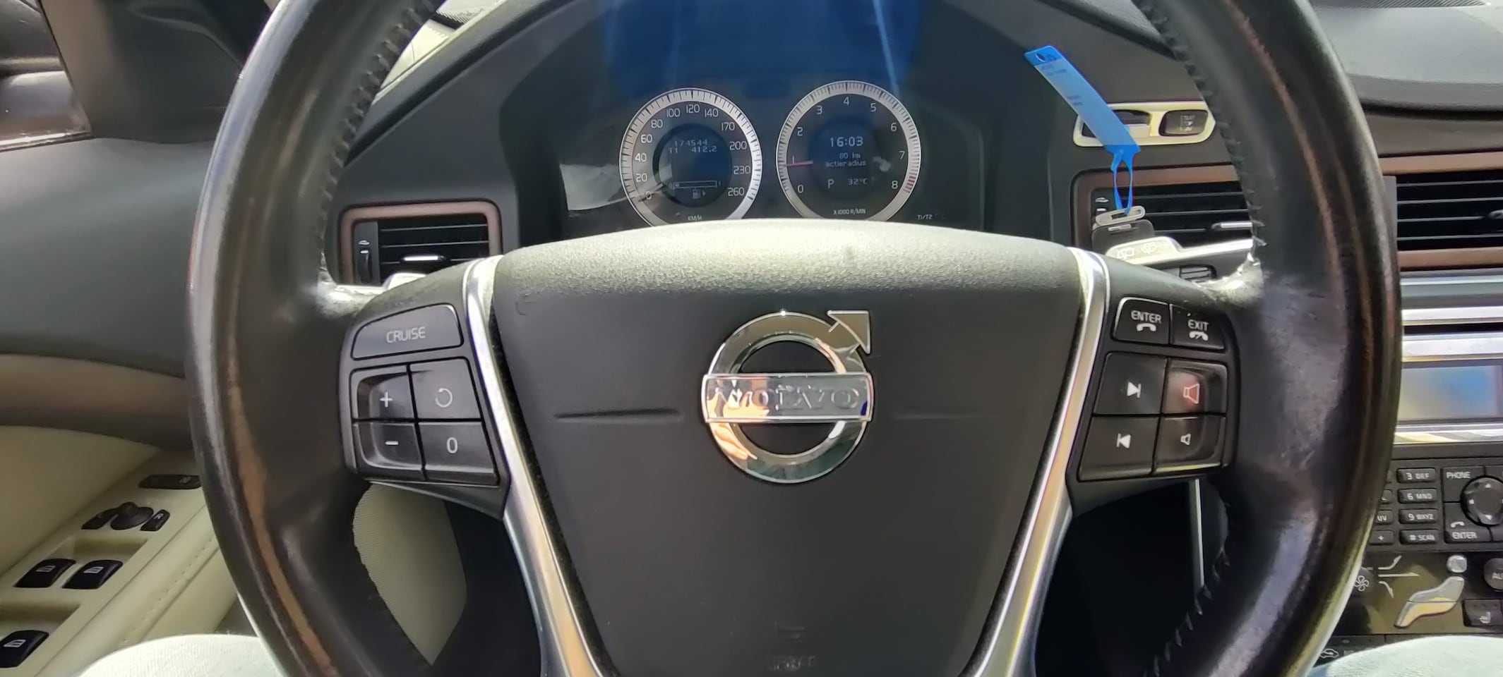 Volvo V70 - 2.0T Summum Lederen bekleding, airco, cruise control.