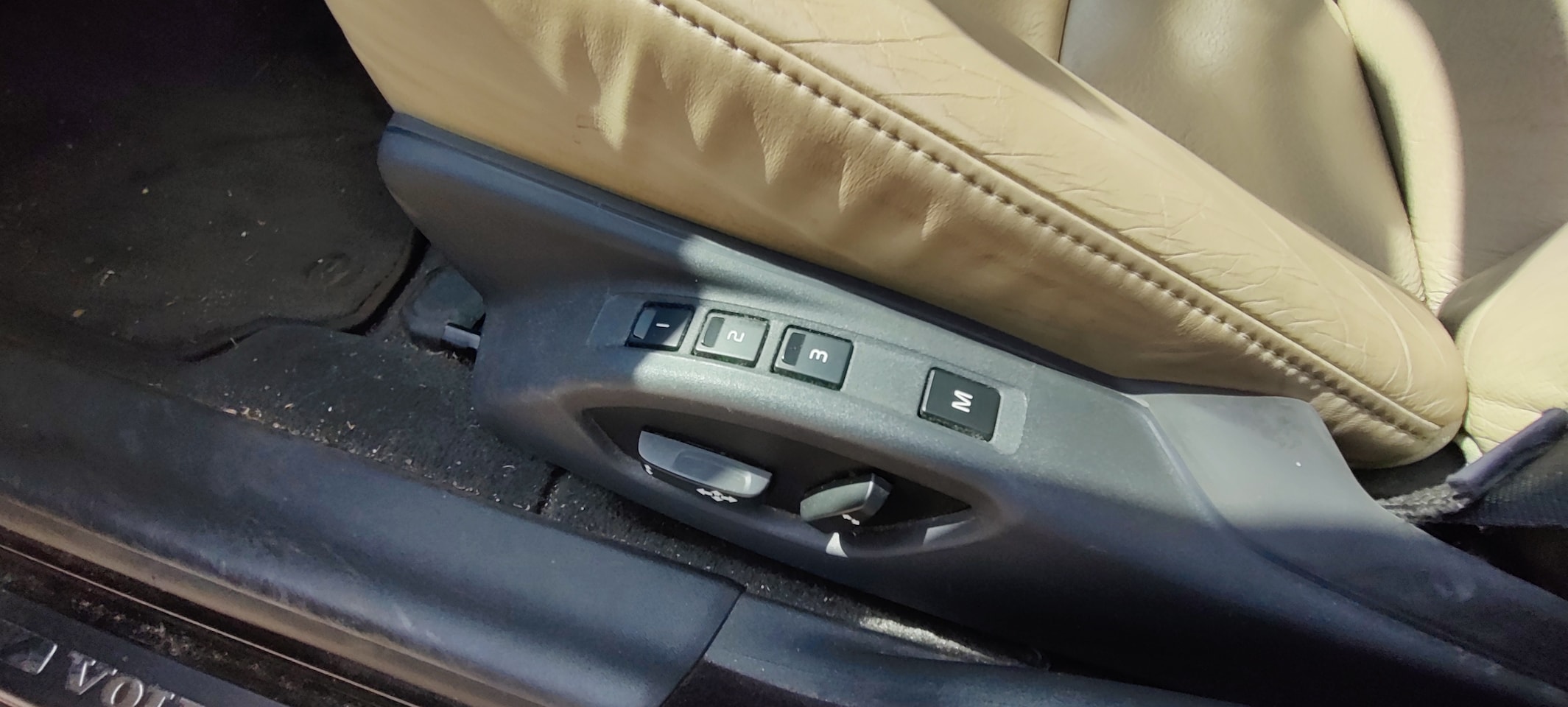 Volvo V70 - 2.0T Summum Lederen bekleding, airco, cruise control.