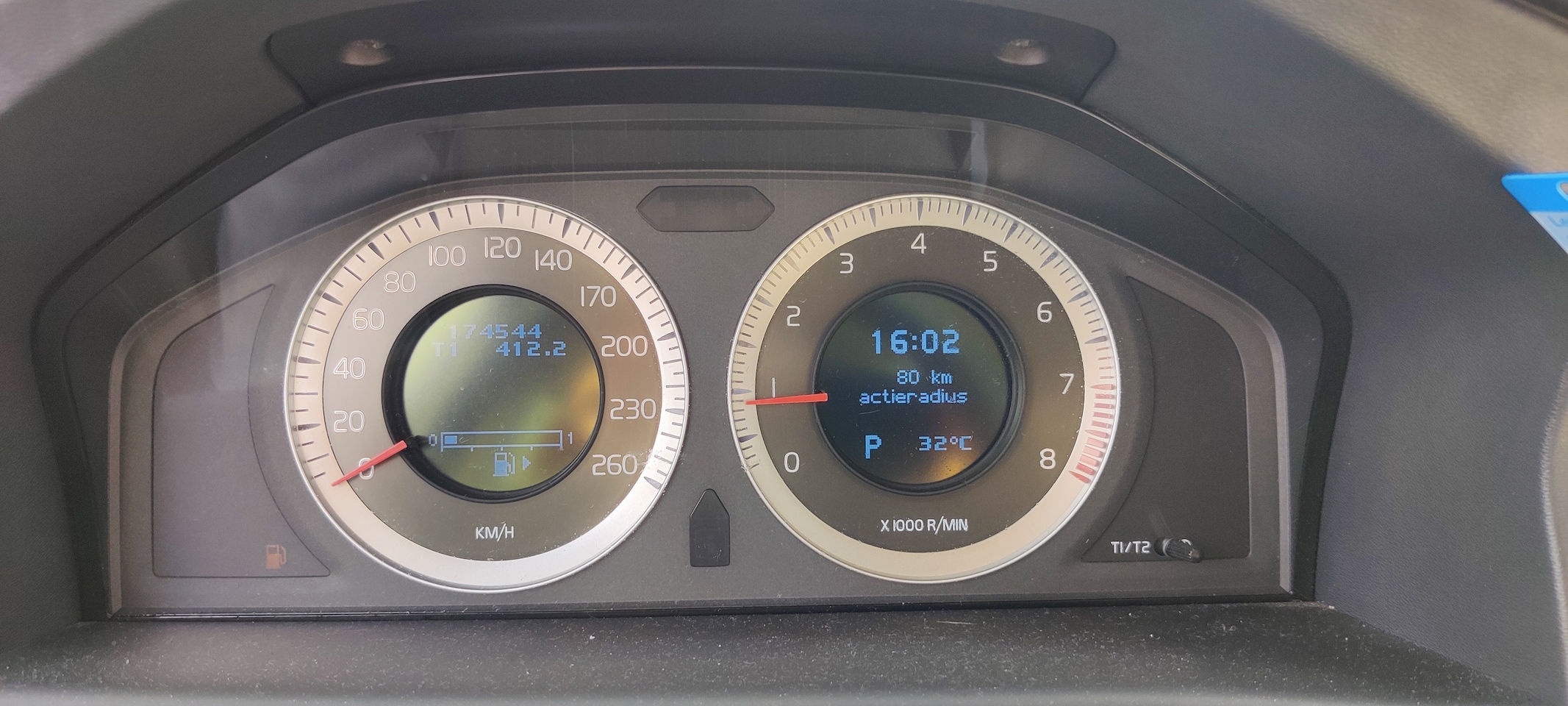 Volvo V70 - 2.0T Summum Lederen bekleding, airco, cruise control.