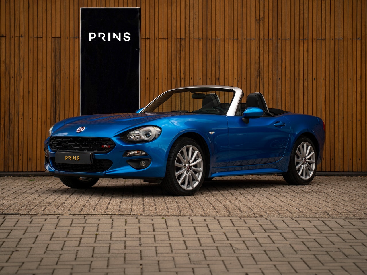 Fiat 124 Spider - 1.4 MultiAir Turbo Lusso | Camera | Stoelverwarming - AutoWereld.nl