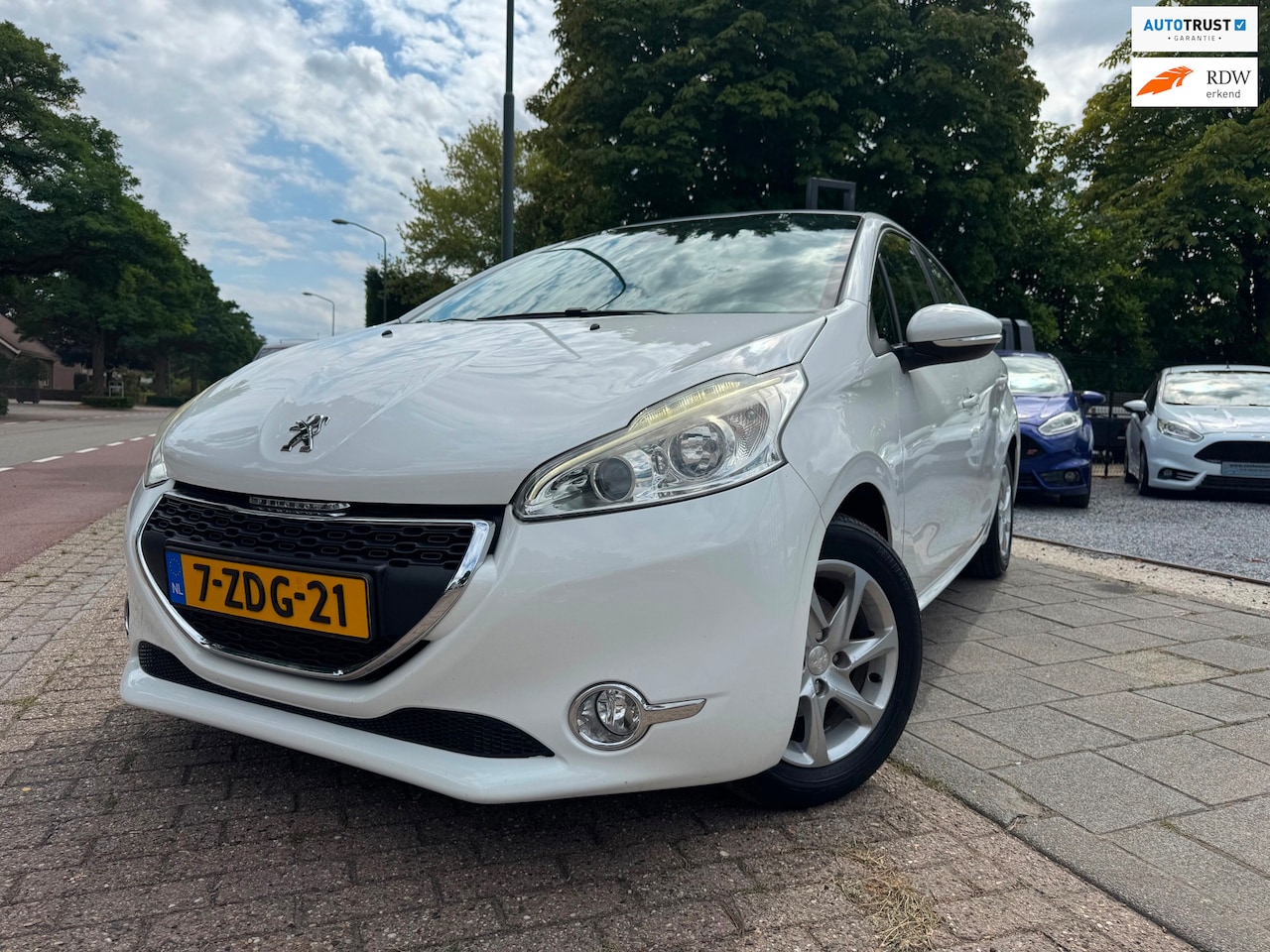 Peugeot 208 - 1.2 VTi Allure A-C Elek Pakket Pano Navi Cruise - AutoWereld.nl