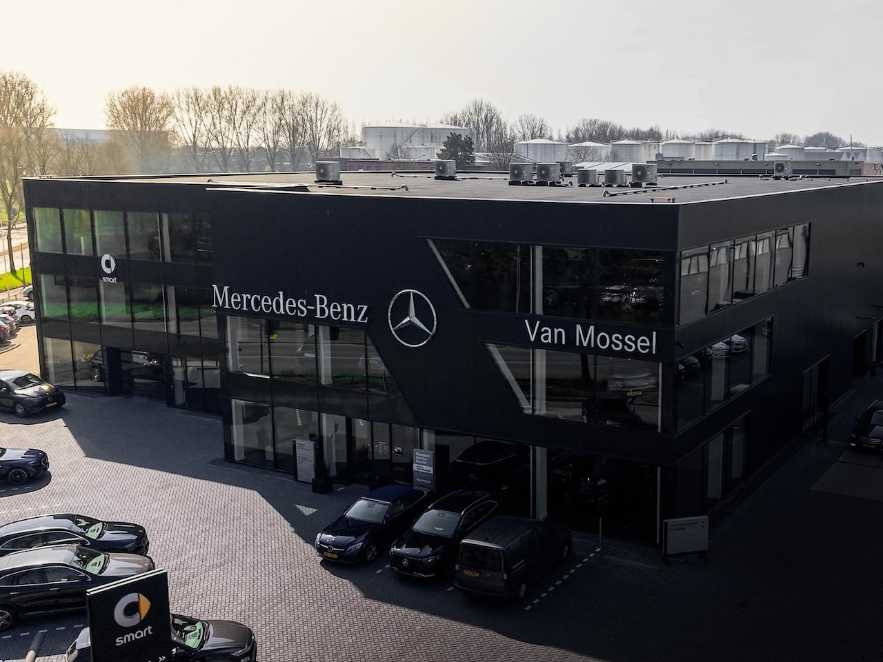 Mercedes-Benz C-klasse - 300e Business Solution AMG-Line / Memory-Stoelen / Panorama-dak / 360Graden-Camera / Trekh - AutoWereld.nl