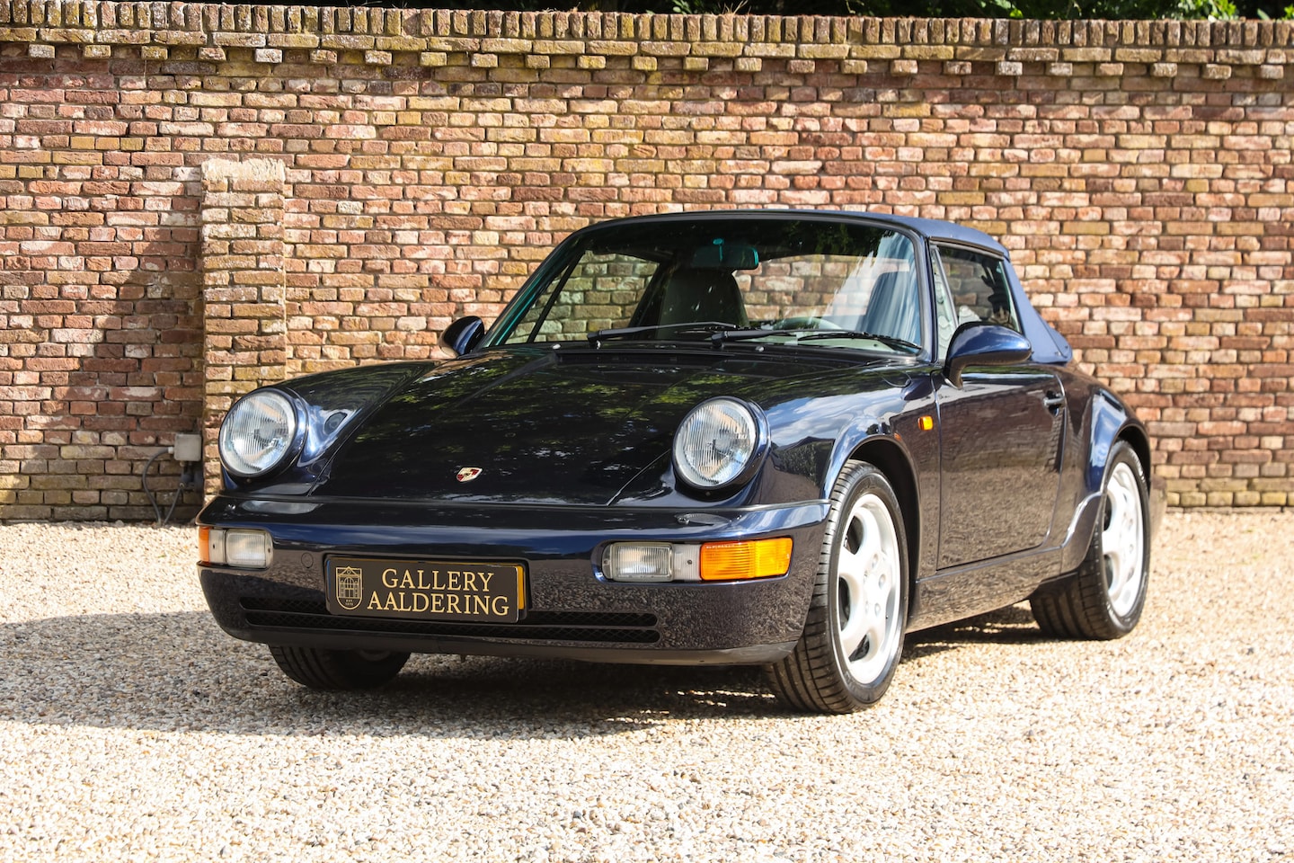 Porsche 911 - "Unique Carraragrau full leather" - At the time the color was a case of "out of the box" t - AutoWereld.nl