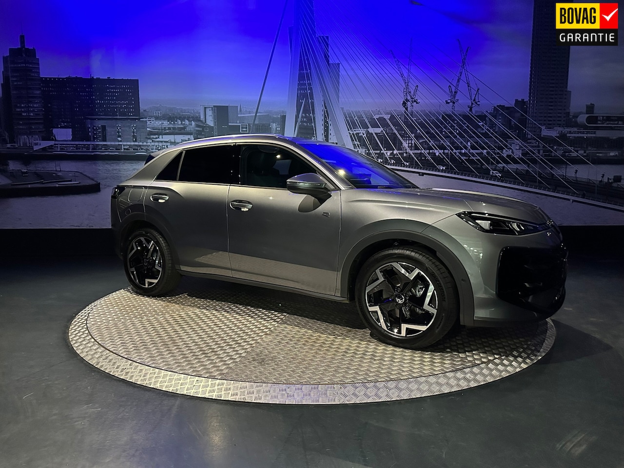 Volkswagen T-Roc - 1.5 eTsi R-Line First Edition 1.5 eTsi R-Line First Edition - AutoWereld.nl