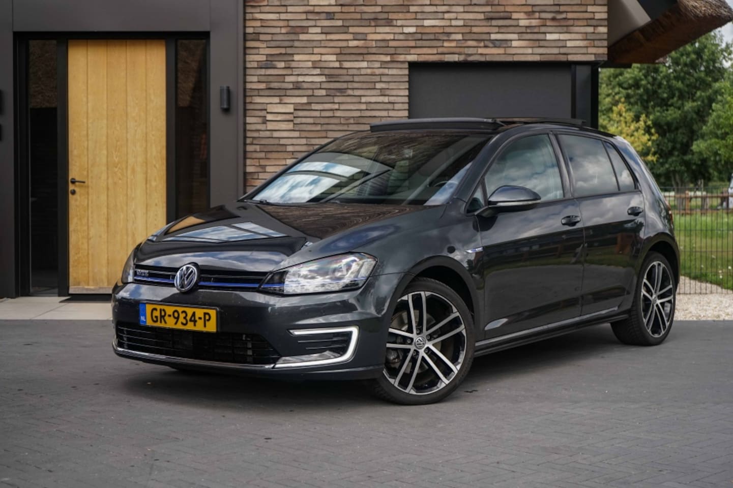 Volkswagen Golf - 1.4 TSI GTE Panoramadak/Trkhk/ACC/Carplay/Camera/204PK - AutoWereld.nl