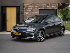 Volkswagen Golf - 1.4 TSI GTE Panoramadak/Trkhk/ACC/Carplay/Camera/204PK