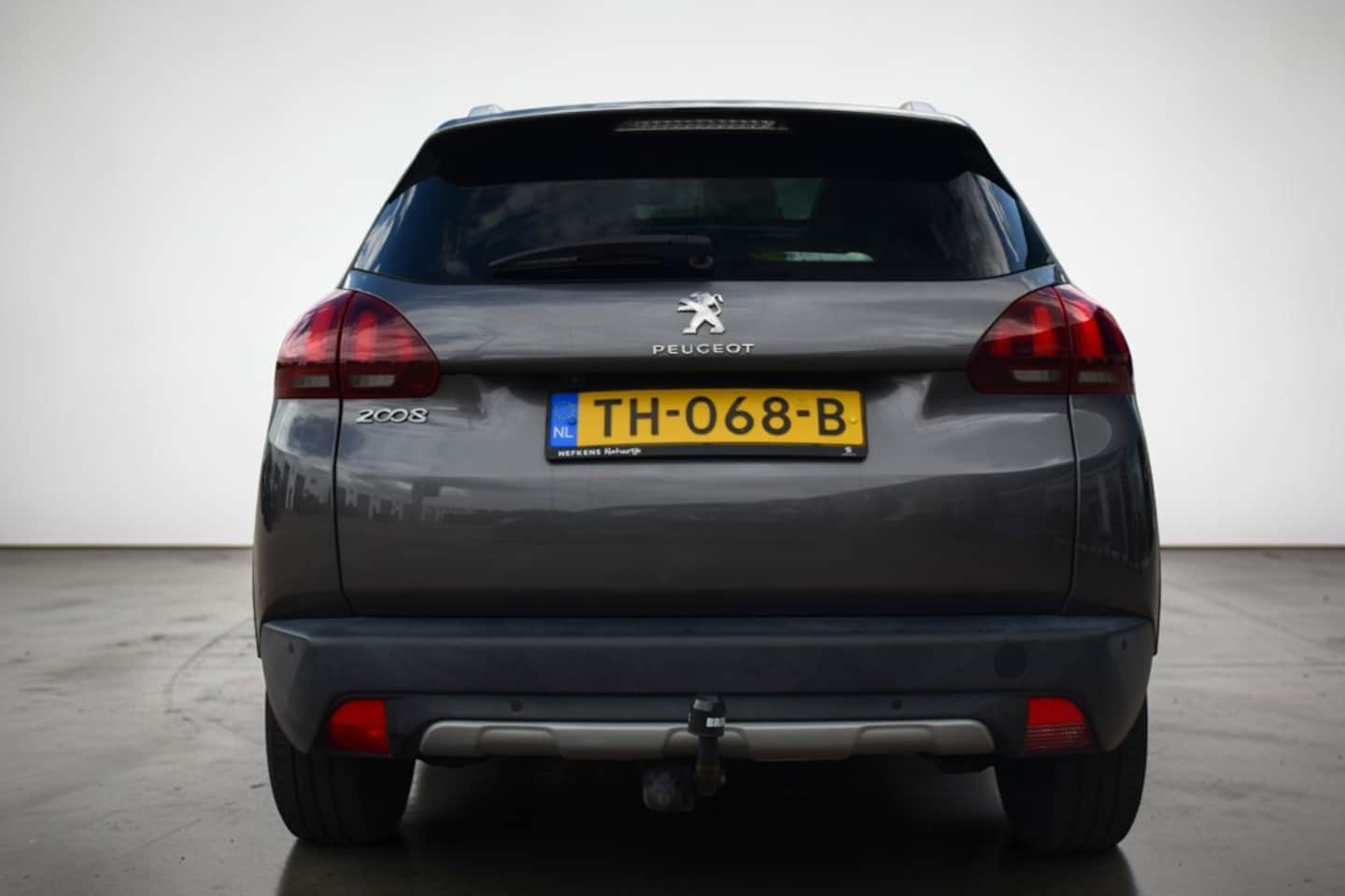 Peugeot 2008 - 1.2 PureTech Allure 1.2 PureTech Allure, Camera, Trekhaak, Carplay, Panoramadak, nieuwe dist. riem, 1/2 leder