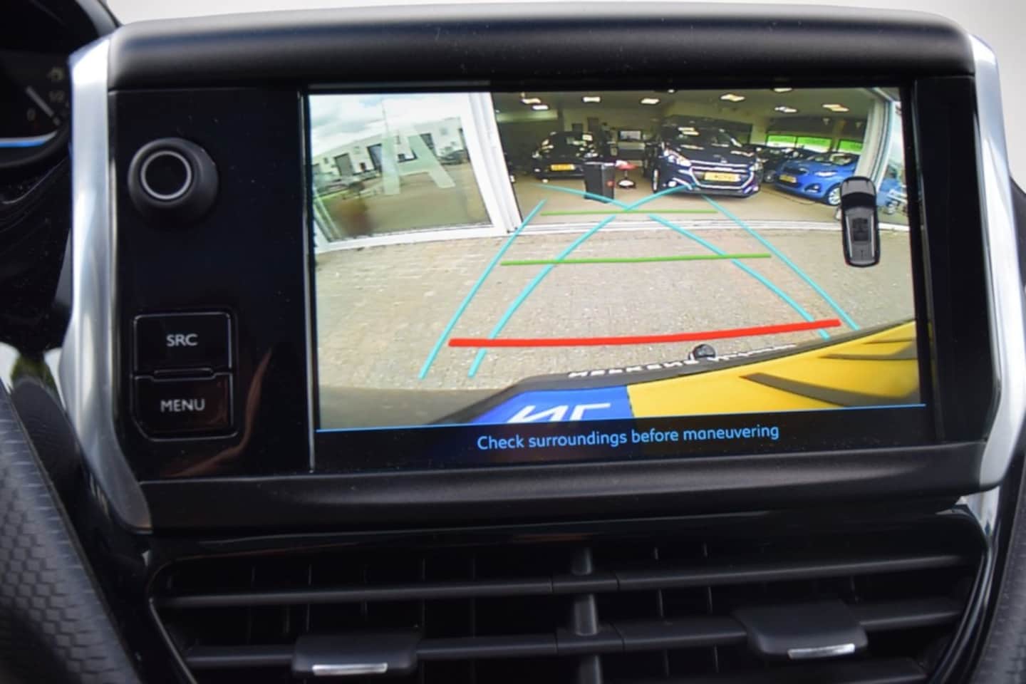 Peugeot 2008 - 1.2 PureTech Allure 1.2 PureTech Allure, Camera, Trekhaak, Carplay, Panoramadak, nieuwe dist. riem, 1/2 leder
