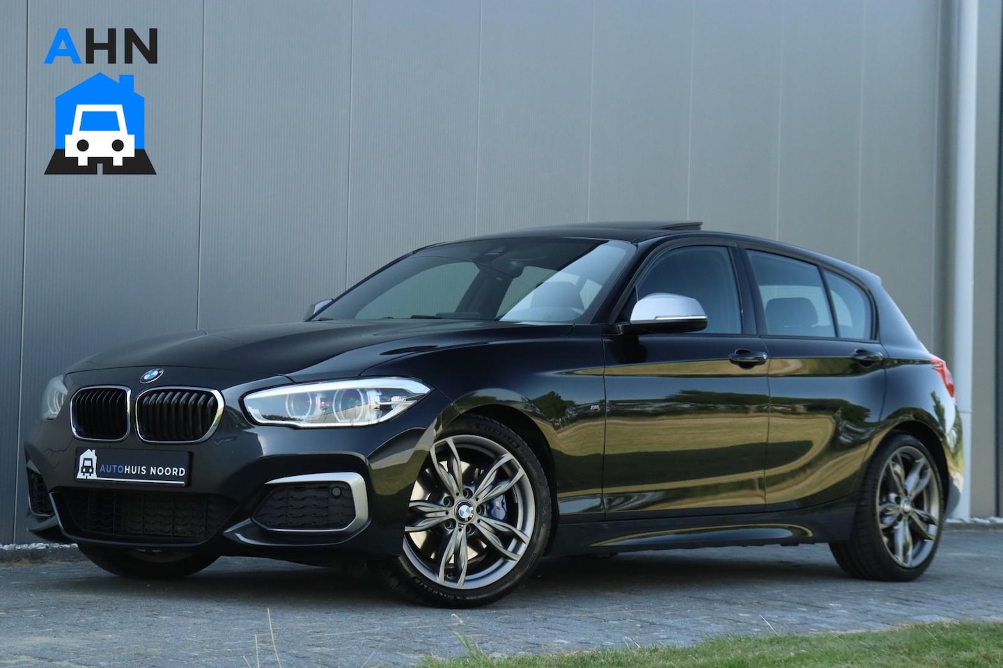 BMW 1-serie - M140i LCI / VOL! / ORIGINEEL / xDrive / Camera / H&K / Pano / 18" / Navi! - AutoWereld.nl