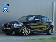 BMW 1-serie - M140i LCI / VOL / ORIGINEEL / xDrive / Camera / H&K / Pano / 18" / Navi
