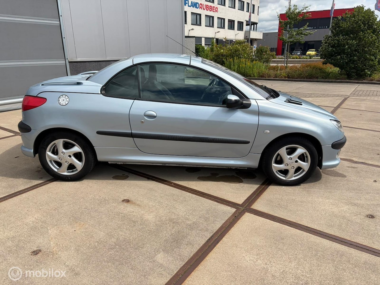 Peugeot 206 CC - 1.6-16V Roland Garros 1.6-16V Roland Garros - AutoWereld.nl