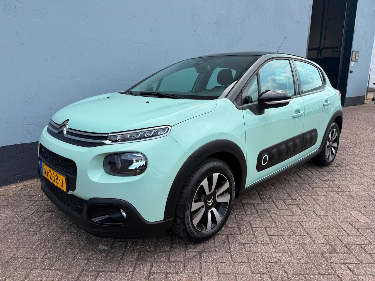 Citroën C3 - 1.2 PureTech Shine - Navigatie - AutoWereld.nl