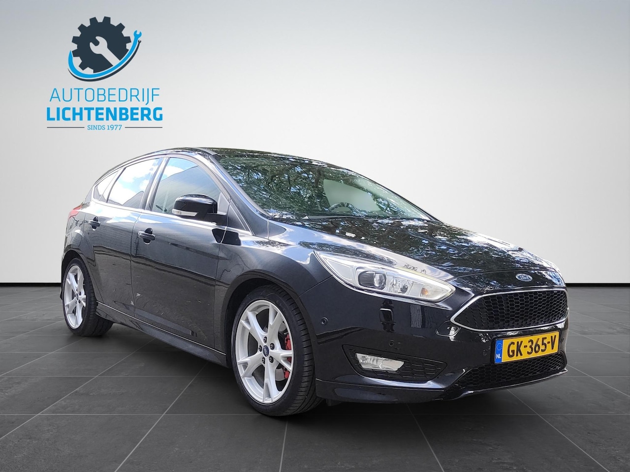 Ford Focus - 1.5 Titanium Edition Trekhaak / Stoelverwarming / Elec. stoel / Voorruitverwarming - AutoWereld.nl