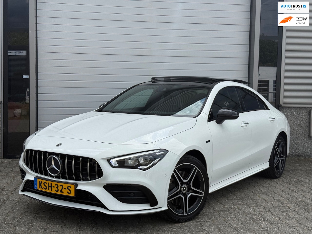 Mercedes-Benz CLA-Klasse - 250 e AMG Pano Night Dodehoek Sfeerverlichting - AutoWereld.nl