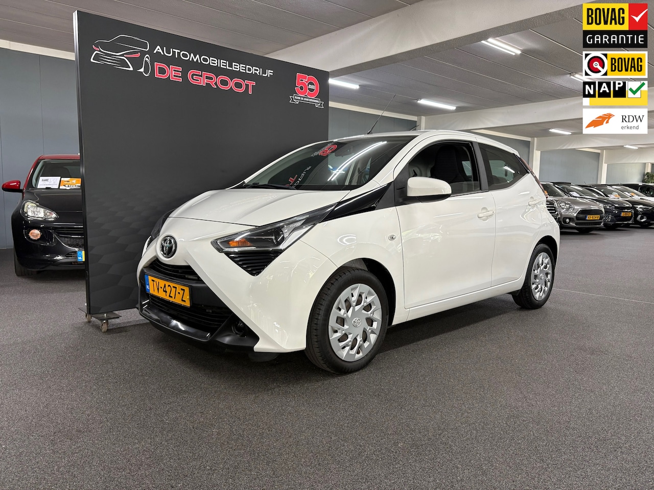 Toyota Aygo - 1.0 VVT-i x-play/ NL auto/ 18.479 KM/ Achteruitrijcamera/ 5 deurs - AutoWereld.nl