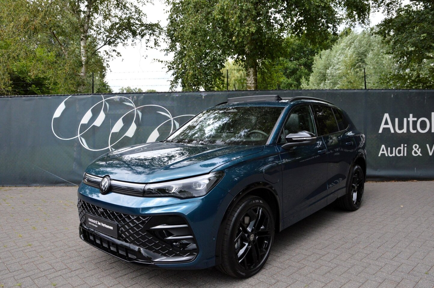Volkswagen Tiguan - 1.5 eHybrid |R-Line|Black Style|Panoramadak|HuD|Massage|Stoelventilatie|Automaat| - AutoWereld.nl