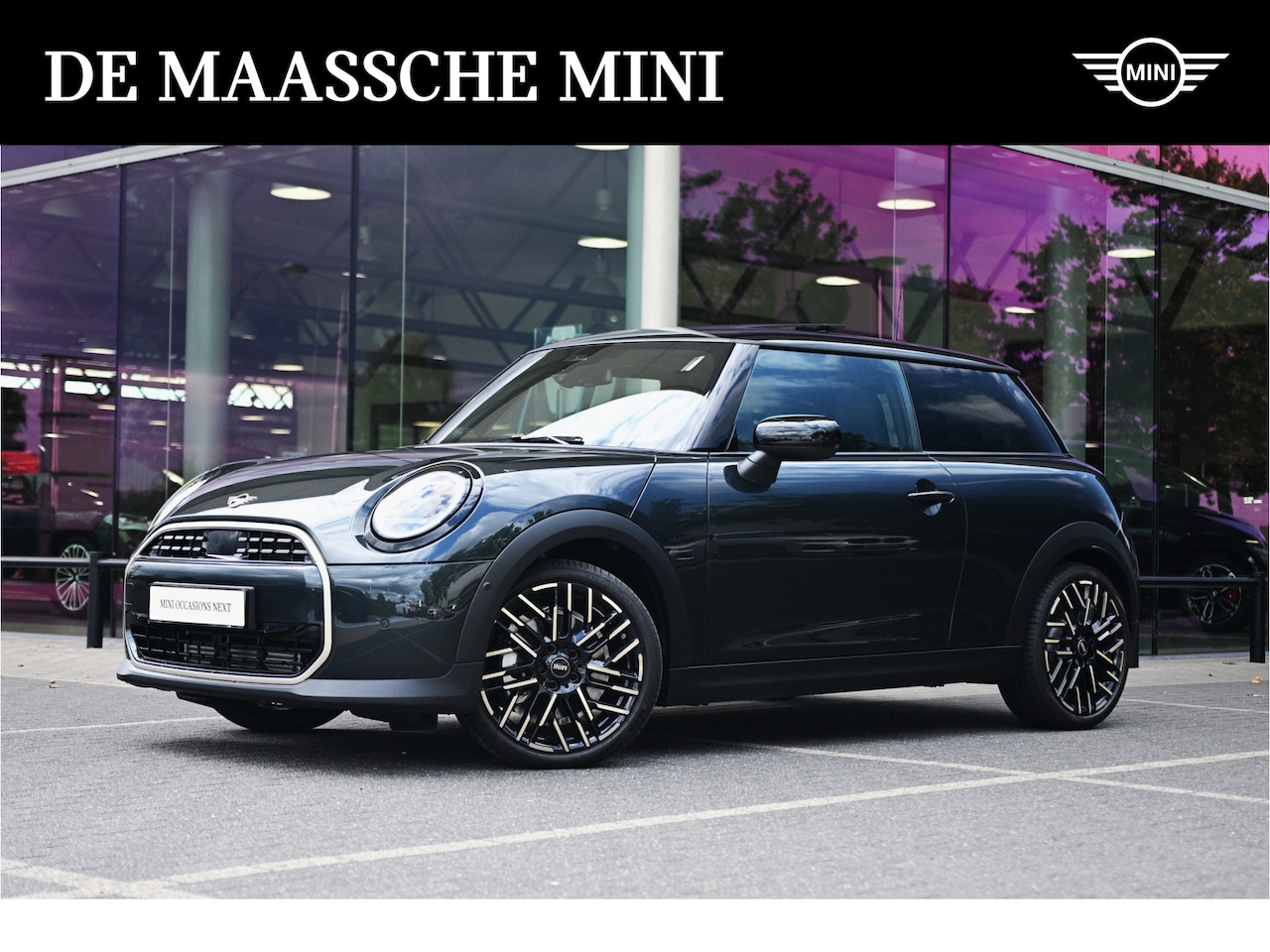 MINI 5-Deurs - Hatchback Cooper C Automaat / John Cooper Works / Pakket M / 17" JCW Sprint Spoke black - AutoWereld.nl