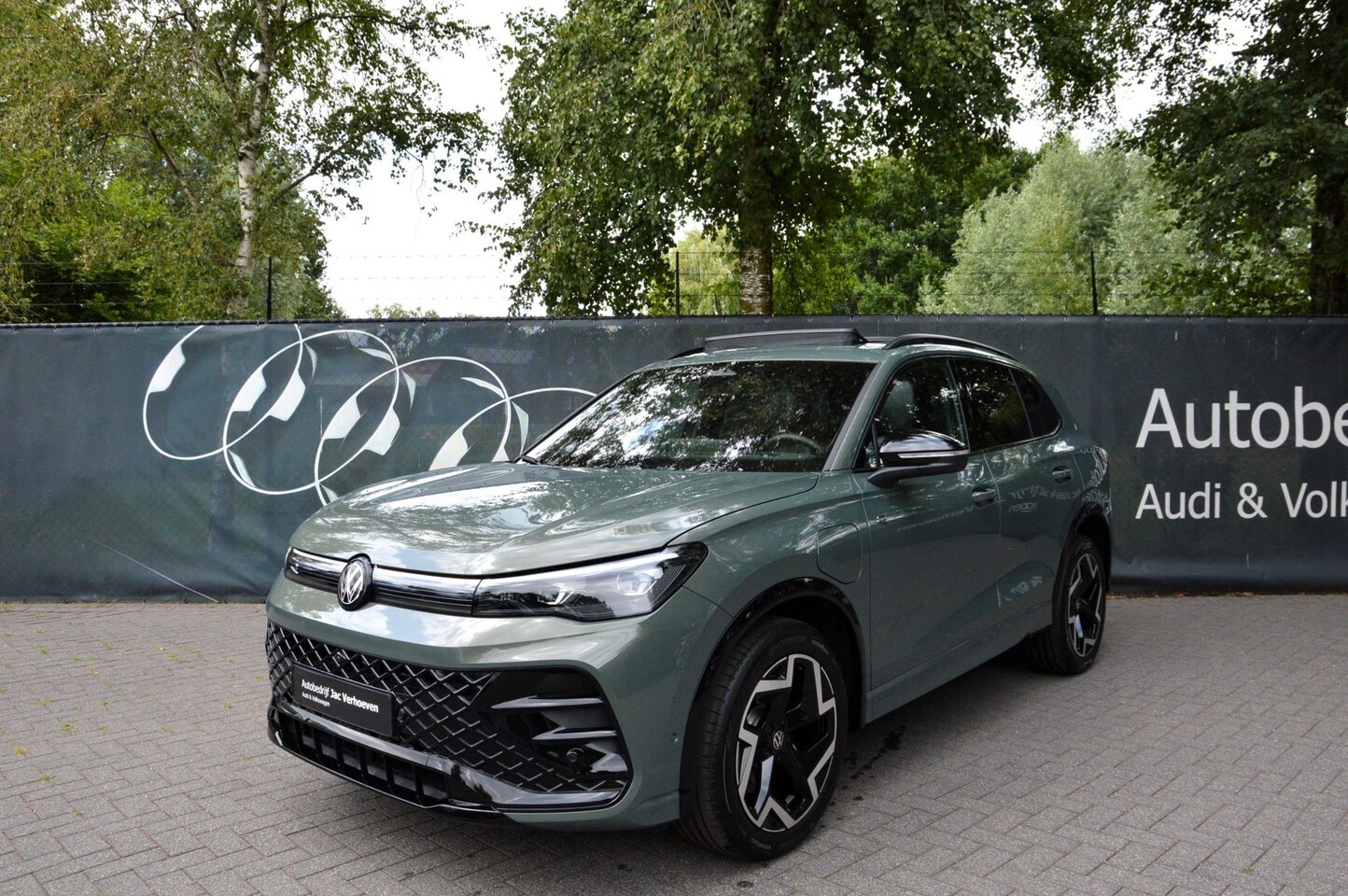 Volkswagen Tiguan - 1.5 eHybrid |R-Line| Black Style|Stoelventilatie|Harman Kardon|Panoramadak| - AutoWereld.nl