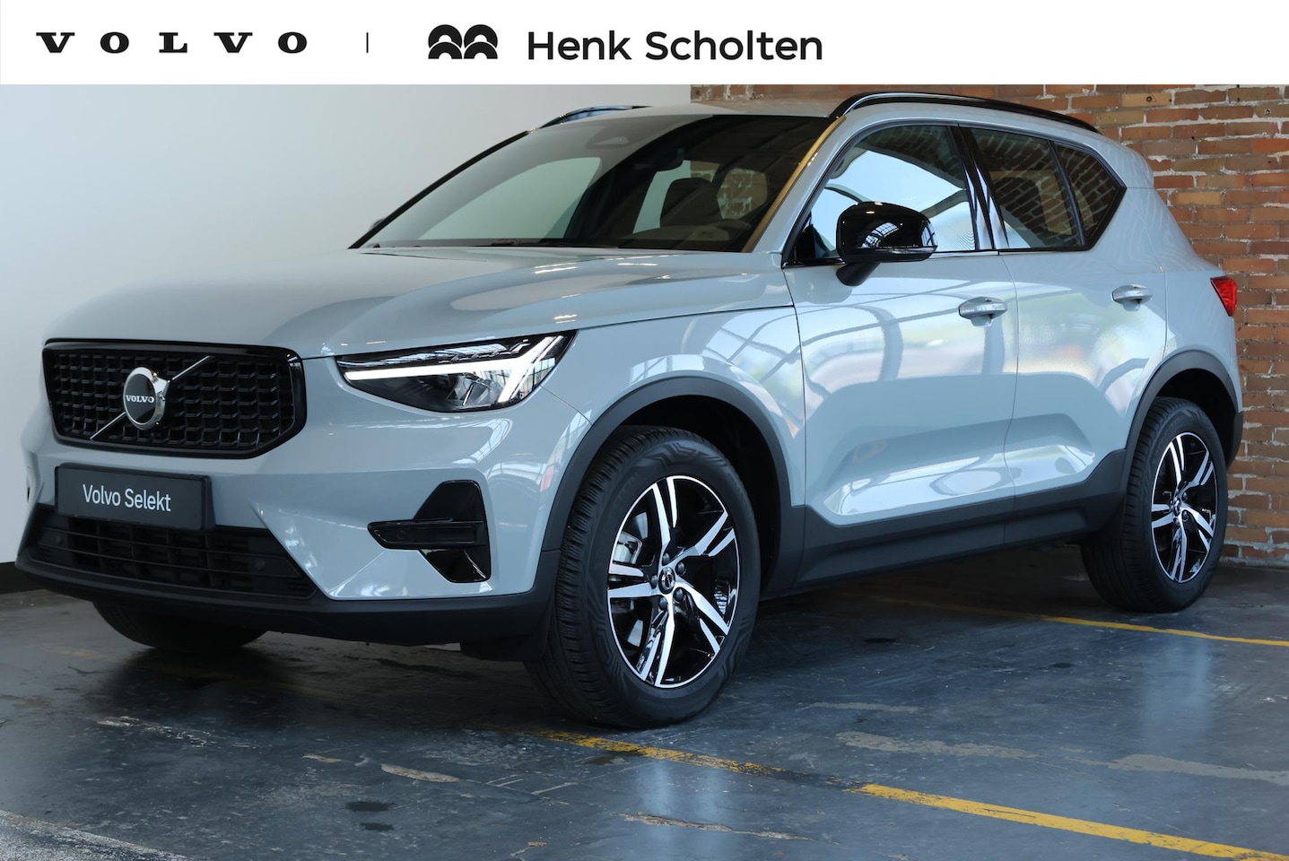 Volvo XC40 - B4 Plus Dark | Elektrisch Verstelbare Voorstoelen | Stoel + Stuurverwarming | Pilot Assist - AutoWereld.nl