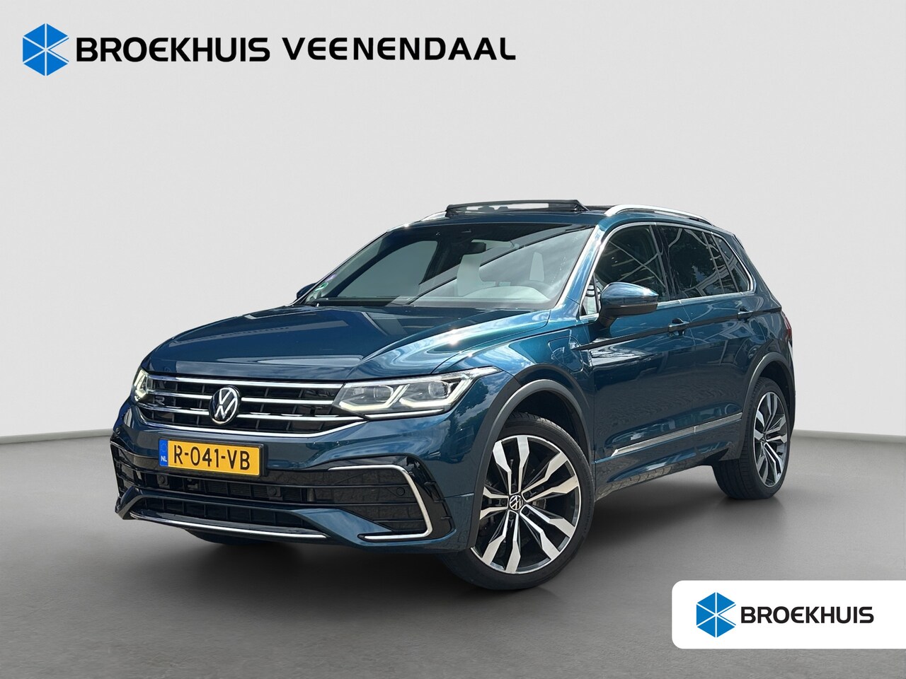 Volkswagen Tiguan - 1.4 TSI eHybrid R-Line 245pk | Org. NL | Pano | Trekhaak | Adap. Cruise Control | Climate - AutoWereld.nl