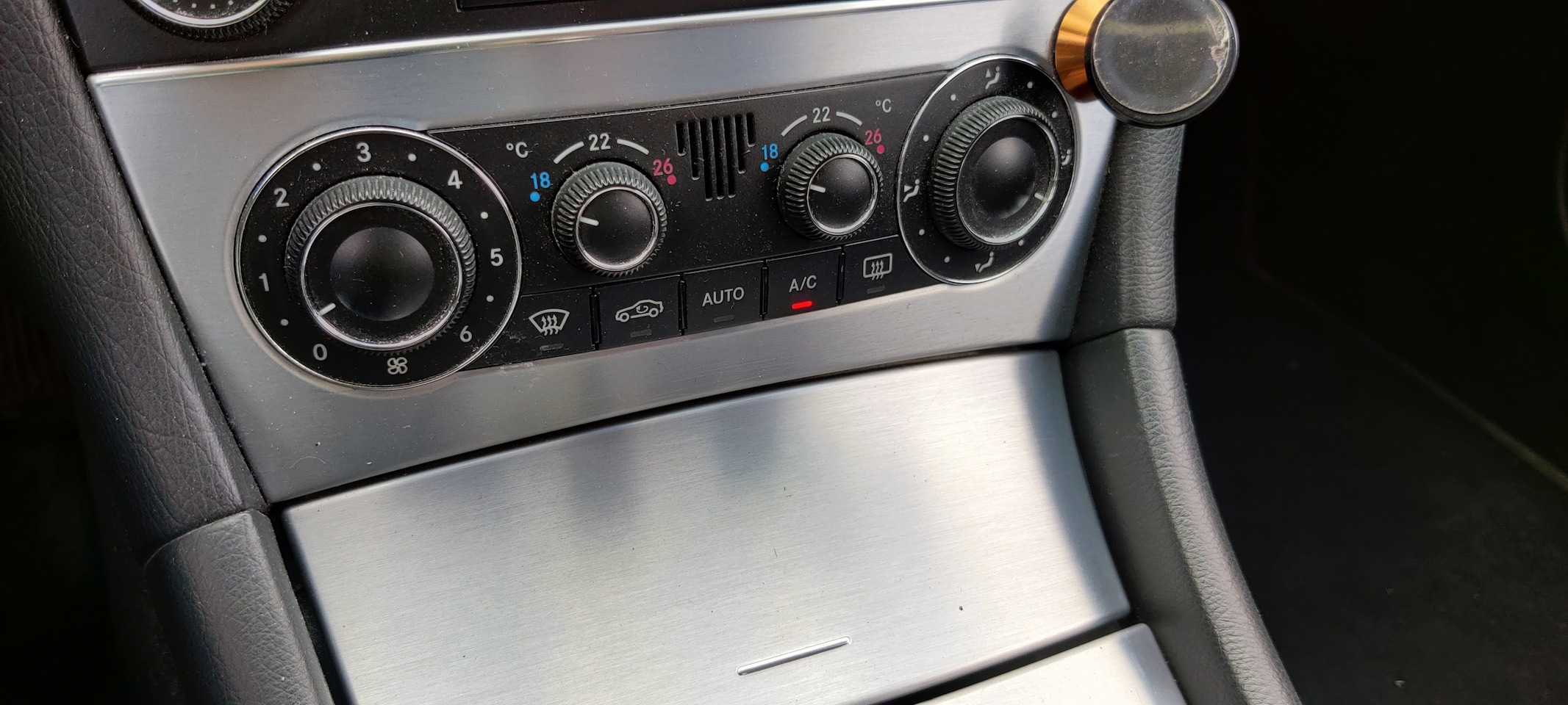 Mercedes-Benz CLC-klasse - 200 K. Airco, cruise control, boekjes aanwezig).
