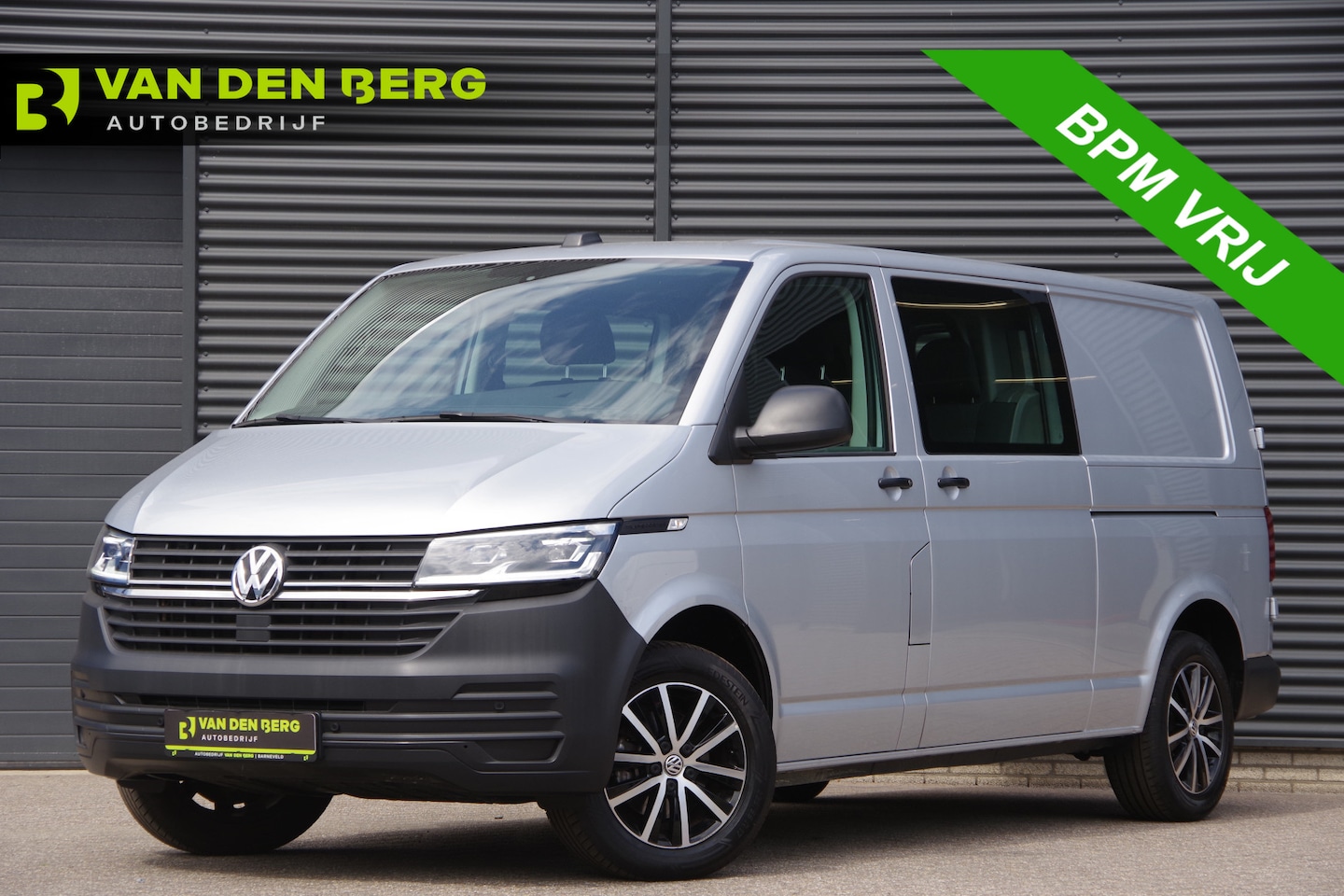 Volkswagen Transporter - 2.0 TDI L2 DC-5P, 150PK AUT. LED, 2X SCHUIFDEUR, STOELVERWARMING, STANDKACHEL, AIRCO, DUBB - AutoWereld.nl