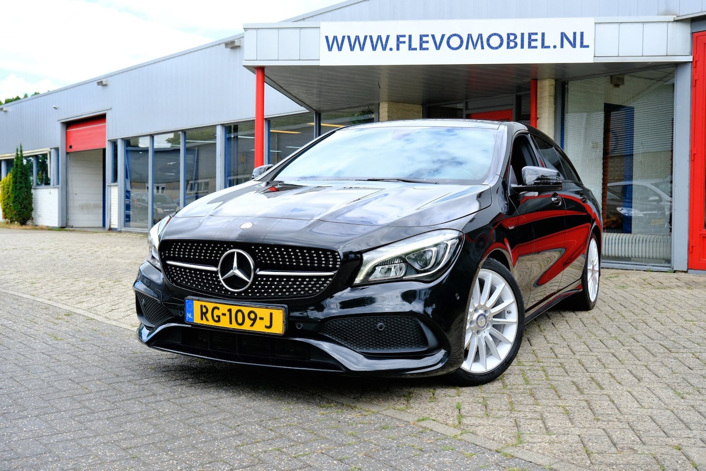Mercedes-Benz CLA-klasse Shooting Brake - 180 AMG Aut. Pano|Leder-Alcantara|Navi|Cam|LMV - AutoWereld.nl