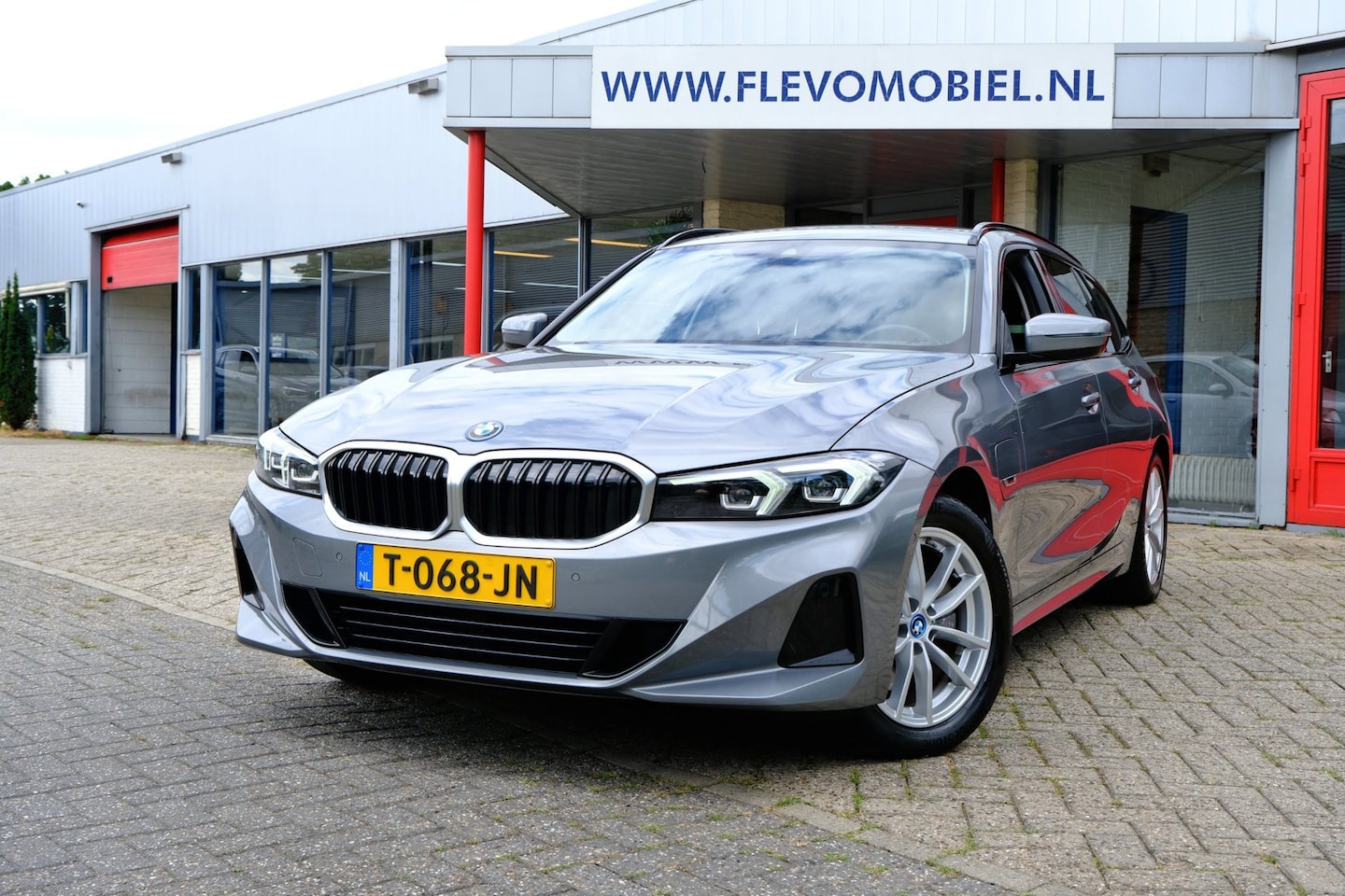BMW 3-serie Touring - 320e Aut. Leder|CarPlay|Sportstoelen|Cam|LMV - AutoWereld.nl
