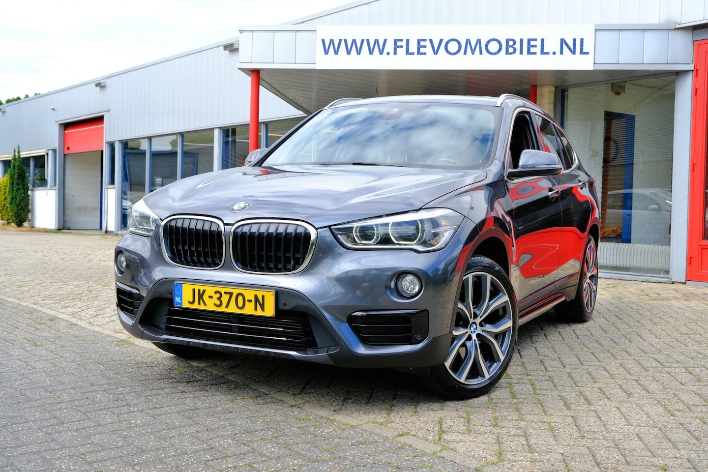 BMW X1 - SDrive20i Centennial High Executive Aut. *66.250km!* Pano|Leder|HUD|LMV - AutoWereld.nl