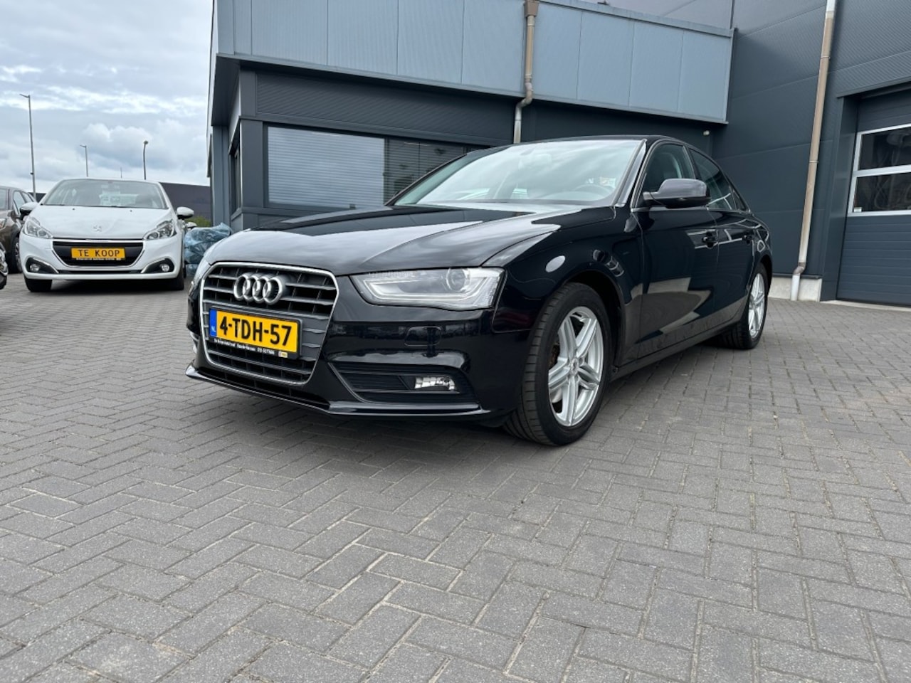 Audi A4 Limousine - Limousine 1.8 TFSi Edition 76000 KM ! Navigatie Trekhaak - AutoWereld.nl