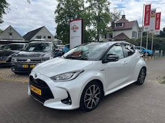 Toyota Yaris - 1.5 HYBRID LAUNCH EDITION / CAMERA / CARPLAY / STOELVERW. / AFN. TREKHAAK / DAB / LED / 17