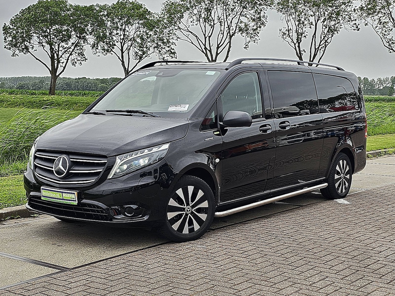 Mercedes-Benz eVito Tourer - PRO L3 90 kWh L3 9 persoons XL WLTP 368 km snelladen clima org NL dubbele schuifdeur carpl - AutoWereld.nl