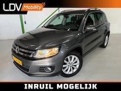 Volkswagen Tiguan - 1.4 TSI Sport en Style / Trekhaak / Park assist / PCD Voor en Achter / Navi / Bluetooth /
