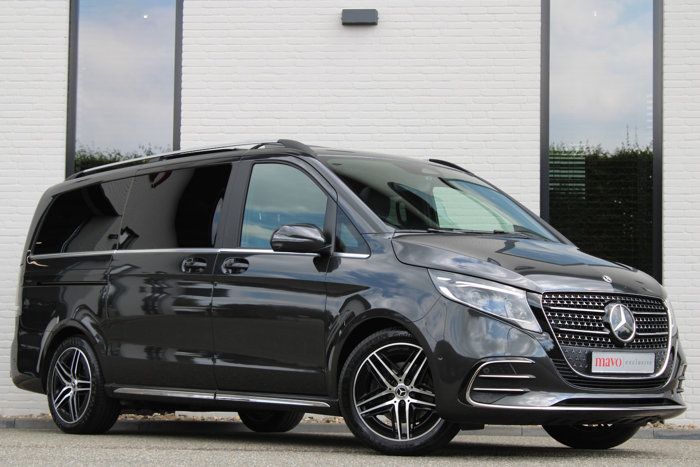 Mercedes-Benz V-klasse - 300d / AMG / Exclusive / DC / Luchtvering / Pano / 360 Cam / Burmester / Vol Opties / NIEU - AutoWereld.nl