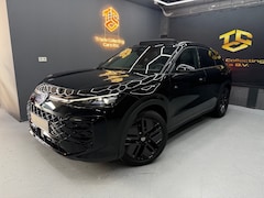 Volkswagen T-Roc - 1.5 eTsi R-Line First Edition Pano-IQ-KEYLESS-CAM-CARPLAY-ACC