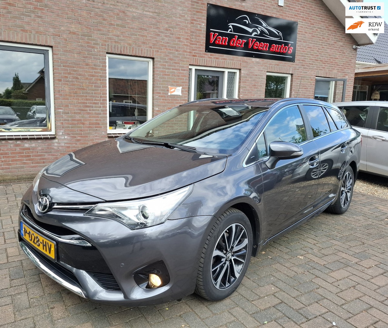 Toyota Avensis Touring Sports - 1.8 VVT-i SkyView Edition 1.8 VVT-i SkyView Edition - AutoWereld.nl