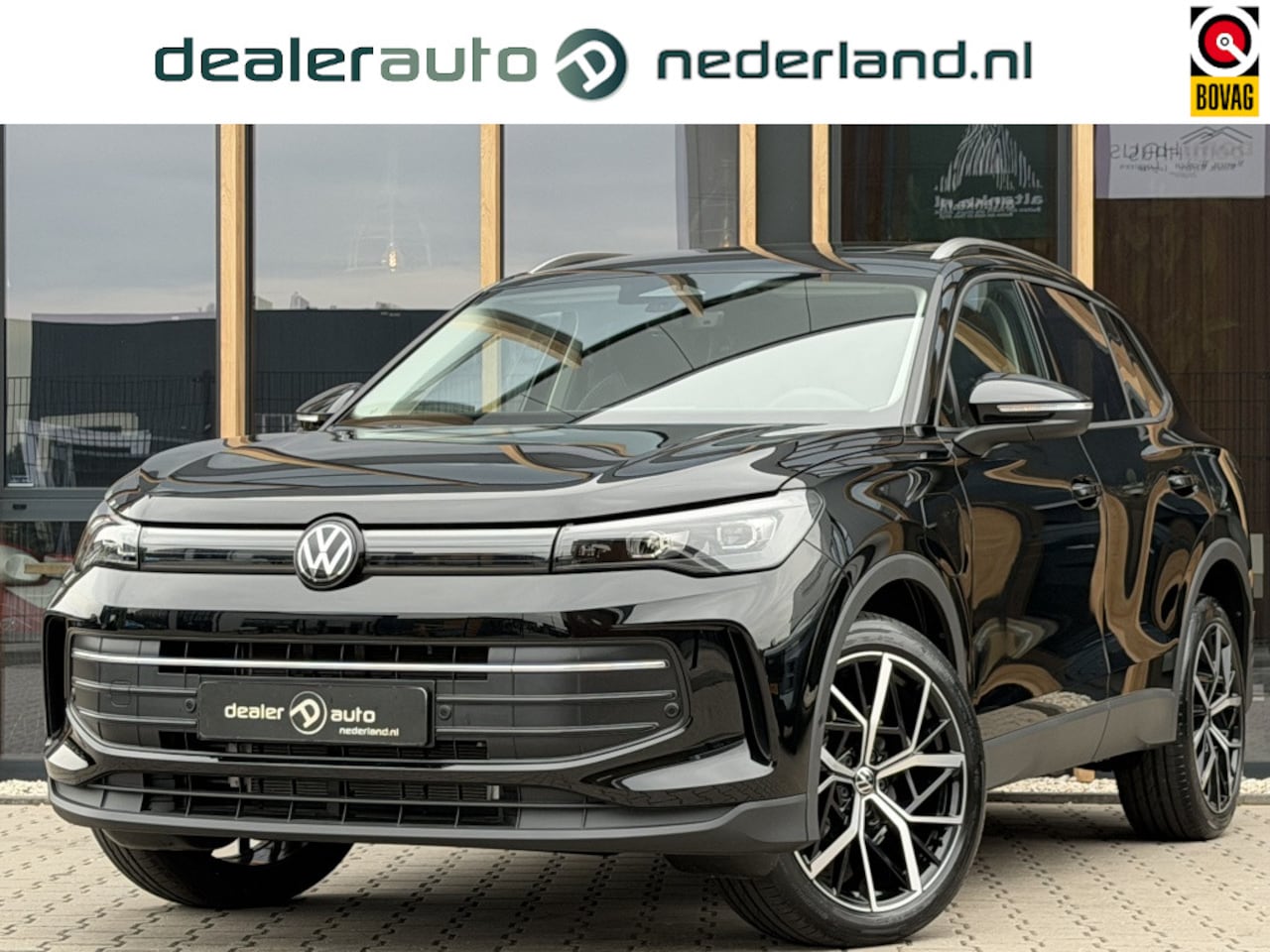 Volkswagen Tiguan - Life 1.5 TSI PHEV DSG 204 Pk | Pano | Trekhaak | 20 inch | Comfo - AutoWereld.nl