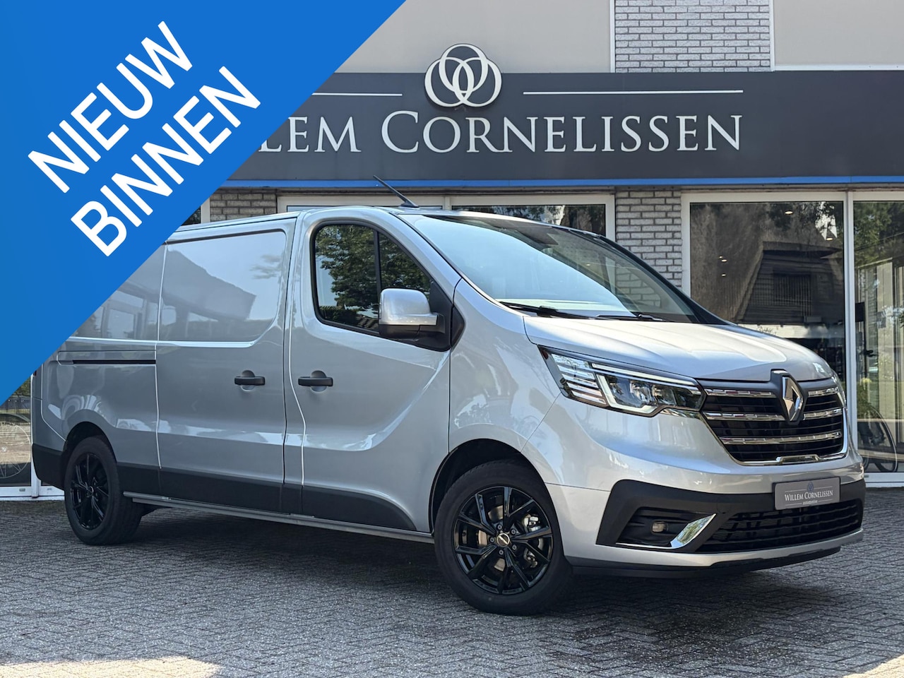 Renault Trafic - 2.0dCi Automaat 150PK T30 L2H1 -8.515KM- Apple Car - AutoWereld.nl