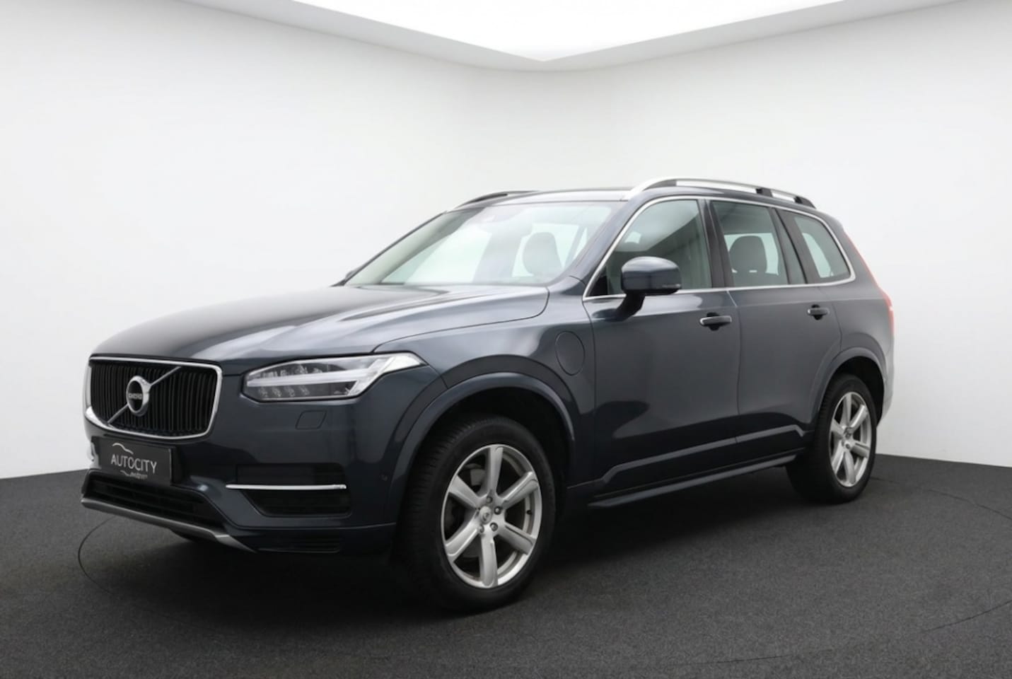 Volvo XC90 - T8 Momentum Plug-In Hybrid AWD 7p l Pano l Trekhaak - AutoWereld.nl